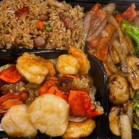 Seafood Delight Hibachi Dinner铁板海鲜 · Shrimp, scallop, lobster and squid.