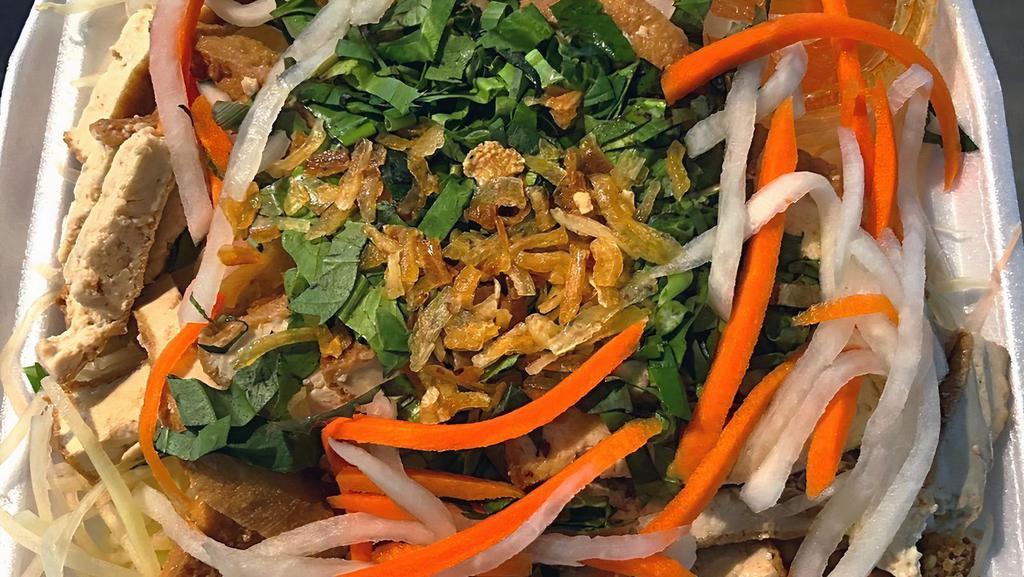 Green Papaya Salad / Gỏi Đu Đủ  · Water boiled shrimp, and thin sliced pork loin over a bed of freshly shredded green papaya, topped with freshly chopped basil, cilantro, and fried onions. Served with house mildly spicy vinaigrette sauce.