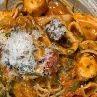 Linguine Sea Food Pasta · octopus, shrimp, calamari ry, salmon, anchovies, light white wine tomato sauce