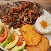 Carne Encebollada · Meat with onions. Rice, salad and fried plantains.