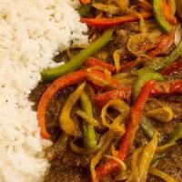 Bistec Encebollado / Steak With Peppers And Onions · Con arroz, frijoles, ensalada y maduro. / Served with rice, beans salad and sweet plantain