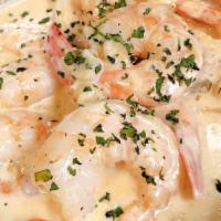 Camarones Al Ajillo / Shrimp In A Creamy Garlic Sauce · Con arroz, tostones y ensalada. / Served with rice, fried plantain and salad