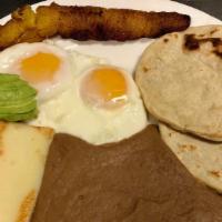 Desayuno Centroamericano / Central American Breakfast · Huevos, frijol frito, maduro, tortillas, queso, crema y aguacate. / Eggs, fried beans, sweet...