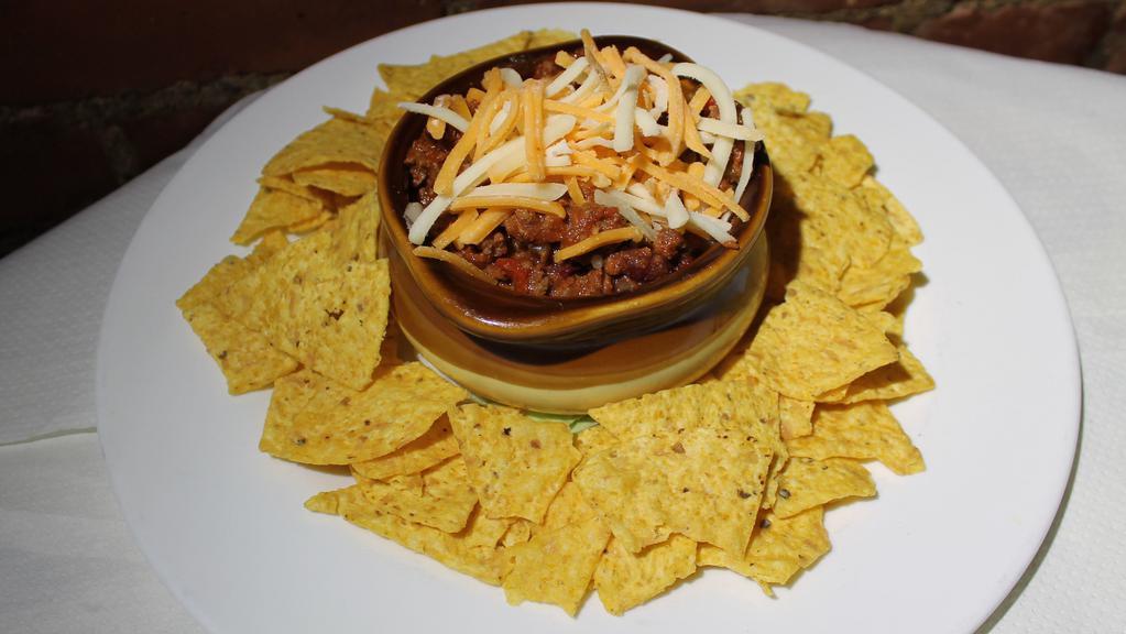 Kawan'S Chili · Ground Beef Brisket blend with melted Cheese, Beans,
Onions & Peppers served with house made Tortilla Chips