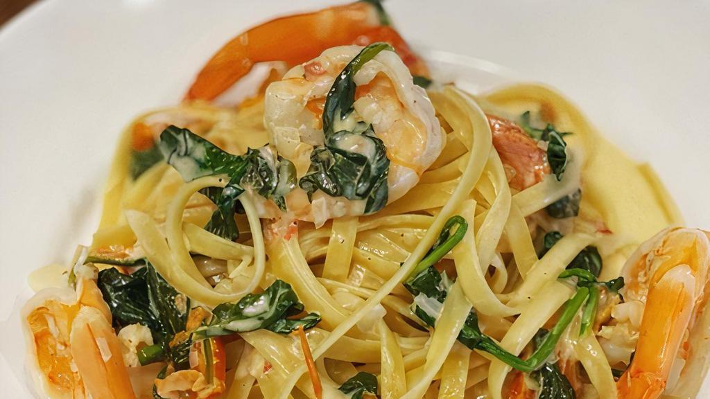 Tuscan Style Fettuccine · Shrimp, sun-dried tomatoes, spinach, lemon & garlic cream sauce