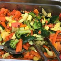 Healthy Tuna Salad · Romaine, Italian tuna, avocado, chick peas, carrots and vinaigrette.