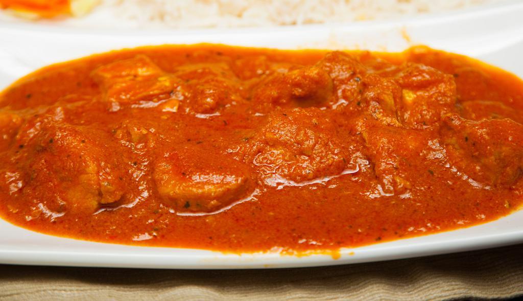 Chicken Bhunal Curry · Chicken cooked in traditional spices sauce with onion & tomatoes. Bhuna is a thick sauce.