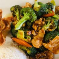  Chicken Broccoli + White  Rice + 2 Crab Rangoons 芥蓝鸡套餐 · 