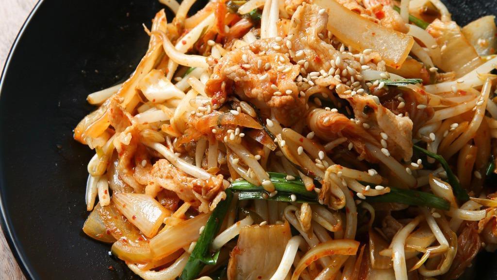 Buta Kimchi · Stir fried pork and kimchi