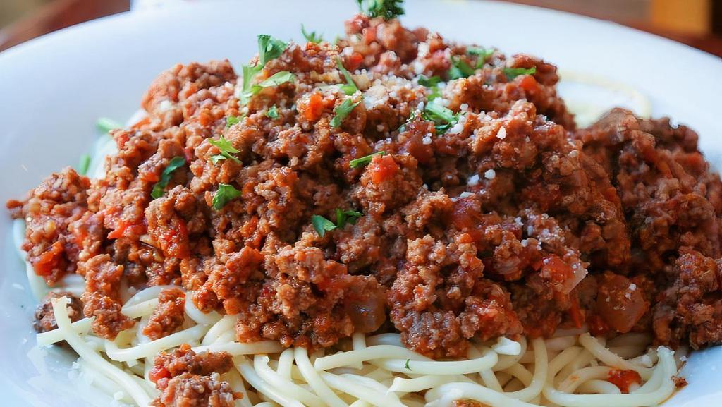 Makaronia Me Kima · Spaghetti with our delicious meat sauce. Served with side salad.