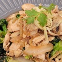 Lunch Pad Khing (Ginger) (V) · Broccoli, onion, mushroom, garlic and shredded ginger served with Jasmine Rice.