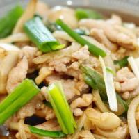Lunch Pad Num Mun Hoy · Onion, mushroom and scallion with oyster sauce served with Jasmine Rice.