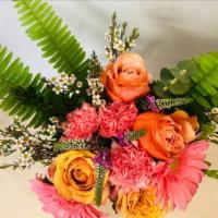 Mix Flowers Bouquet · Hydrangeas,carnations,limonium and more...
Perfect for any ocassion.
Flowers may change depe...