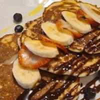 3 Pancakes · with berries