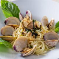 Linguine Con Vongole · Baby clams sautéed with garlic and extra virgin olive oil, served with a choice of our red o...