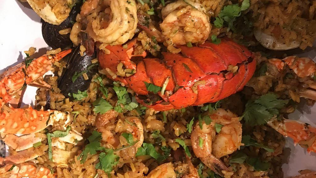 Plato Del Mar / Sea Platter · Special. Pescado entero, camarones, almejas y ostras / whole fish, shrimp clams & scallops.
