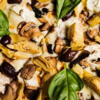 Spicy Chicken Pizza · Tomato sauce, fresh mozzarella cheese, spinach and mushrooms.