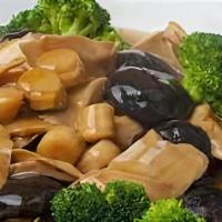 Abalone With Black Mushroom · generous abalone slices with blk mushroom sauteed in brown gravy.