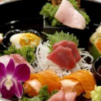 Omakase Sushi · Chef's choice of the day, 10 pieces, and 1 roll. Omakase is a chef’s best sushi assortment, ...