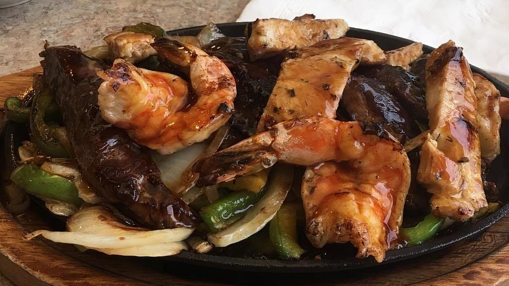 Shrimp Fajita · A sizzling dish With marinated shrimp in teriyaki sauce, served on top of mixed onions and peppers With guacamole, sour cream, salsa and flour tortillas.