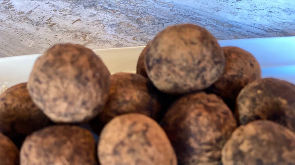 Truffles (6 Pieces) · Housemade truffles.