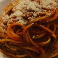Vongole · Spaghetti, clams, garlic, chili flake, parsley.