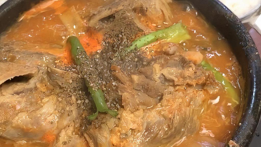 Ppyeodagwi Gamja-Tang · Assorted vegetables with pork back-bone casserole.