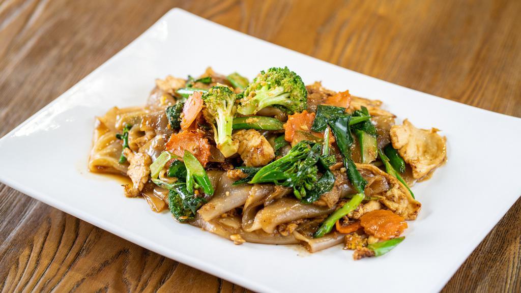 Pad See Ew · Flat rice noodle, carrot, Chinese broccoli, American broccoli, egg w/ dark Thai sauce of the house