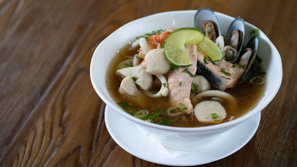 Seafood Noodle Soup · Mussels, shrimp, squid, salmon, fish balls, celery, onion, scallion, thin rice noodles, beans sprouts