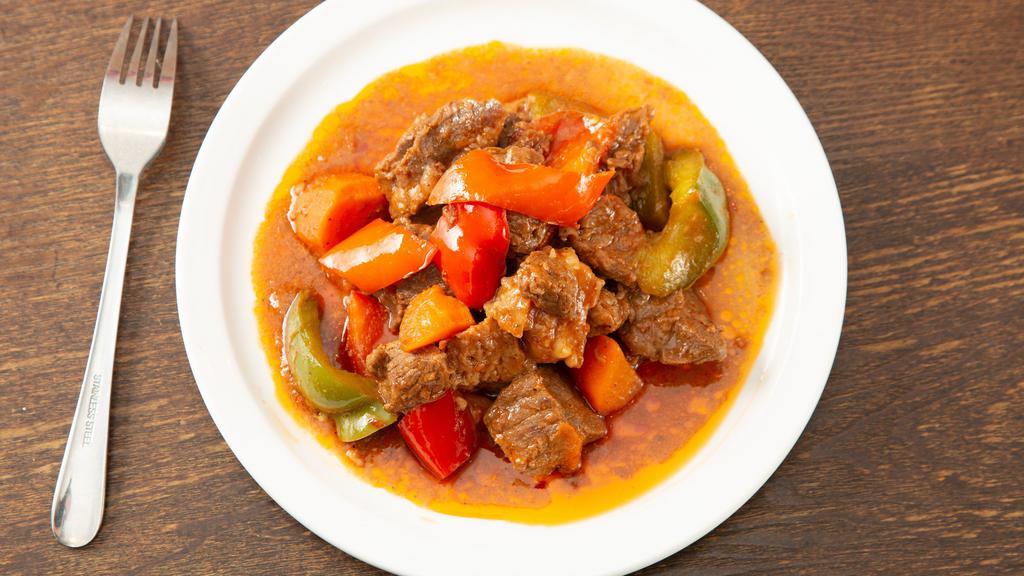 Kaldereta · (beef stew with tomato sauce, liver spread & vegetables)