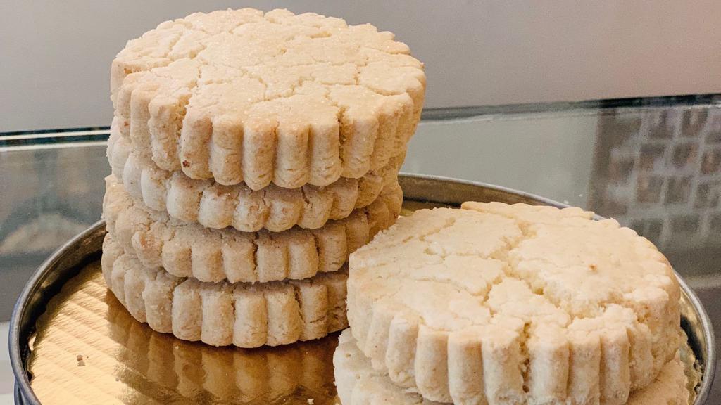 Shortbread Butter Cookie · Unsalted butter, white granulated sugar, vanilla extract, lemon zest, kosher salt, sweet white rice flour, whole grain brown rice flour, potato starch, whole grain sorghum flour, tapioca flour, xanthan gum and organic evaporated cane sugar. Egg free and contains dairy.