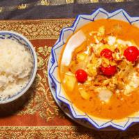 Masaman Curry Chicken · Masaman curry with  sliced 
chicken in coconut milk with onions, potatoes, 
and whole peanuts.