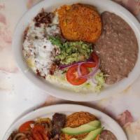 Bistec Estilo Michoacán / Steak Michoacan Style · Bistec, cerdo asado, queso fundido, aguacate, servido con arroz, frijoles y ensalada./ Beef ...