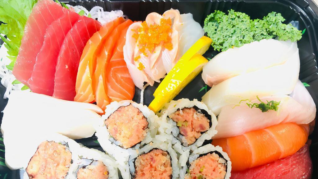 Sushi Sashimi Combo Entrée · Nine pieces sashimi, five pieces sushi and choice of roll.