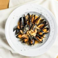 E.I Mussels · fra diavolo, marinara sauce or oreganata style