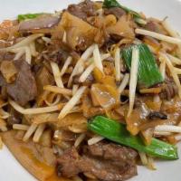 Fried Rice Noodles W. Beef 干炒牛河 · Ingredients: beef, rice noodles, cabbage, scallion, onion