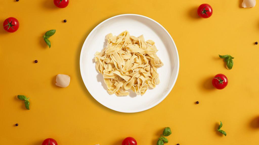 La Fettuccine Plate · Fresh fettuccine cooked with your choice of sauce and toppings.