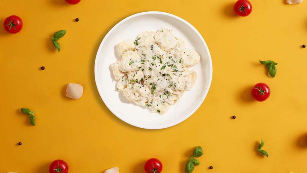 Amore Alfredo (Tortellini) · Fresh tortellini pasta served with a creamy alfredo sauce and your choice of toppings.