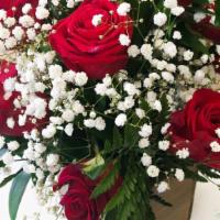 12 Rose Wood Arrangement  · Dozen roses with touch of baby's breath.