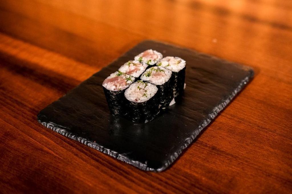 Yellow Tail With Scallion  Roll · 