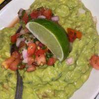 Tradicionale Guacamole · avocado, red and white onions, cilantro, lime juice, tomatoes, and kosher salt