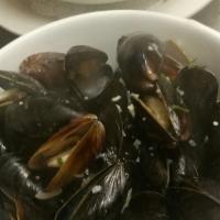 Steamed Pei Mussels · Mariniere w/French Fries.