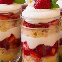 Fresh X-Large Strawberry Shortcake Cups · All the flavors of the classic strawberry shortcake but with a soft cake layer instead of bi...