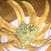 Guacamole Ofelia · Avocados with lemon, coriander, onions, tomatoes. Accompanied with chip plantains / Aguacate...