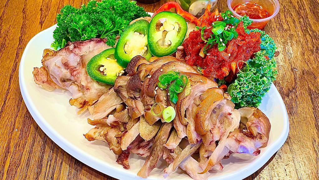 Pork Hocks · Jokbal. 
Pork hocks, pepper, garlic and spicy radish salad