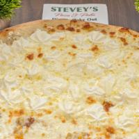 White · Round pie smothered with ricotta cheese, mozzarella & garlic.