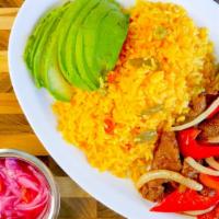 Pepper Steak · (Seleccione Dos Sides / Select Two Sides) As Pictured Arroz con Vegetales, Aguacate & Curtid...