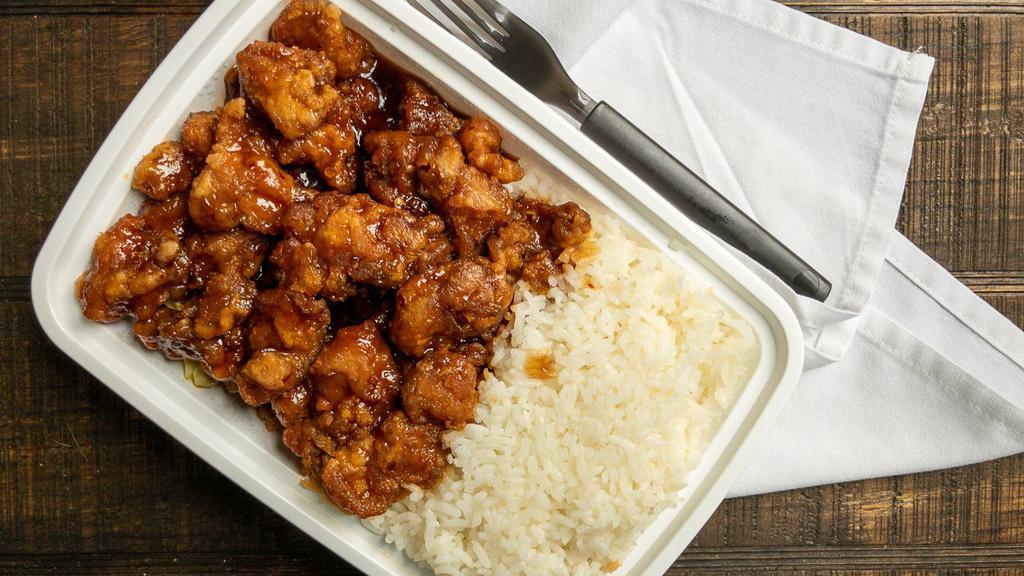 General Tso'S Chicken Combo Dinner · Hot and spicy. Served with egg roll and choice of rice.