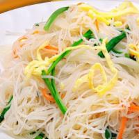 Chicken Mei Fun / 鸡肉米粉 · Thin noodles.