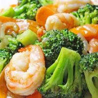 Shrimp With Broccoli / 芥兰虾 · Served with white rice.